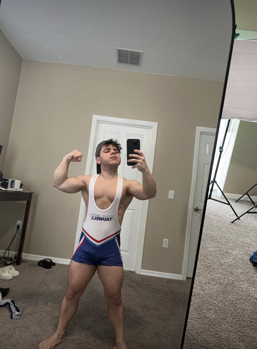 Icumuningabo's tweet photo. say 'yes' if u wanna wrestle https://t.co/6eyVM0SqrX