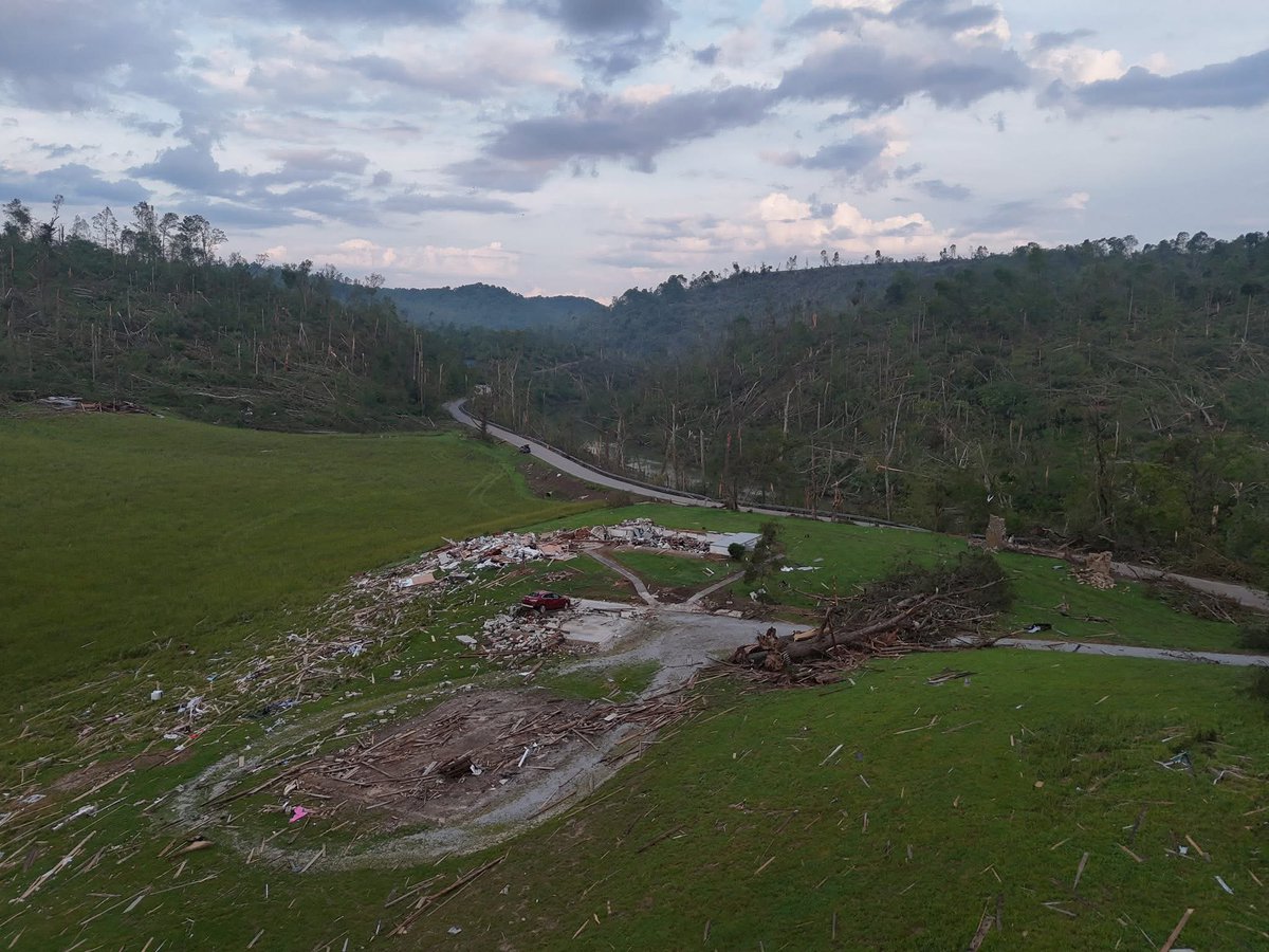 watchtheweathe's tweet photo. The power of an EF4. I won’t share anything else because someone already has and the post they shot was where the Pulaski county tornado victim was found. @Kentuckyweather @JimWKYT https://t.co/hkja1BD98F