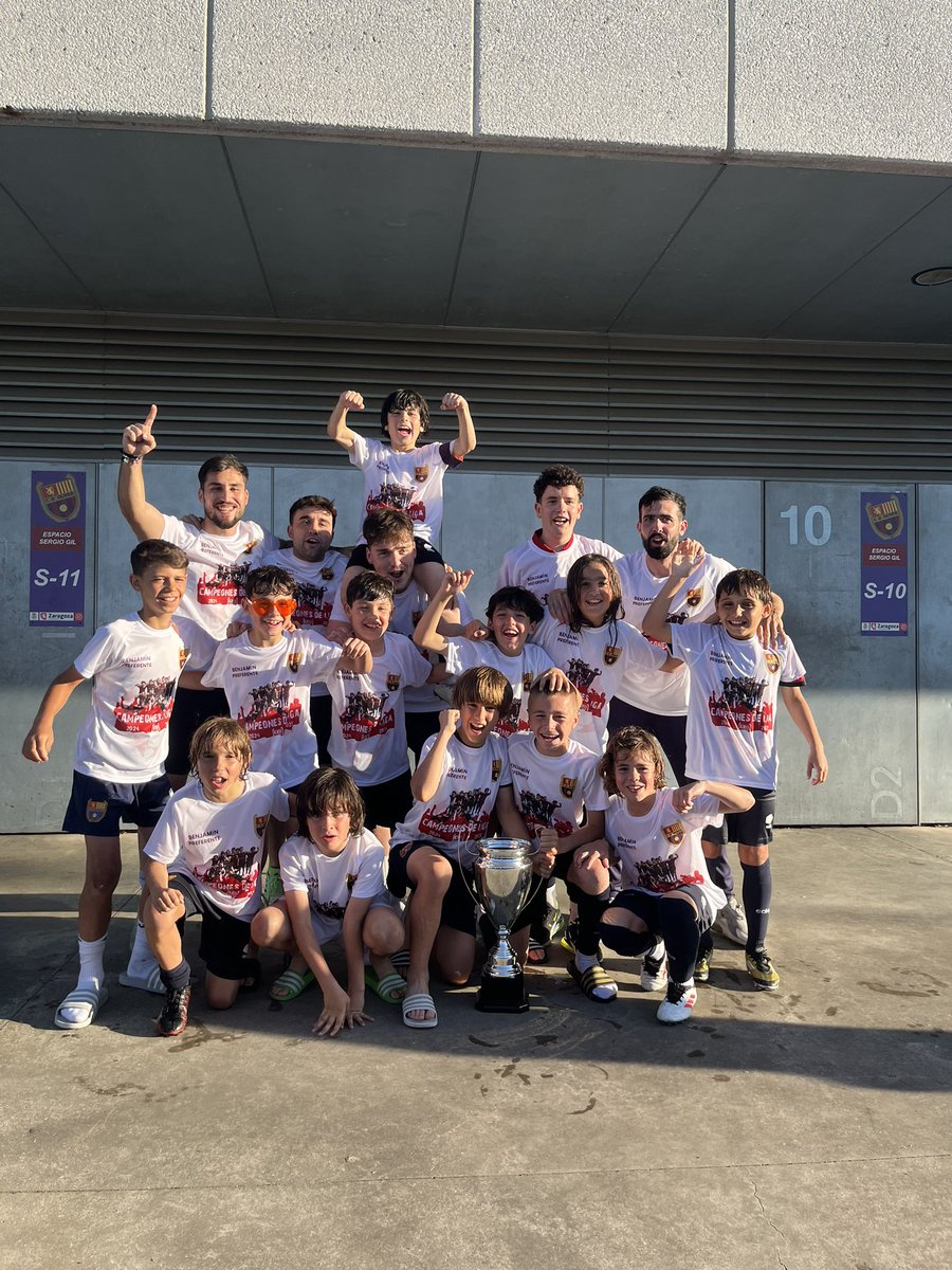 🏆 Nuestro Benjamín A es… 

¡CAMPEÓN DE BENJAMÍN PREFERENTE! 

#AúpaOliver 🔴🔵
