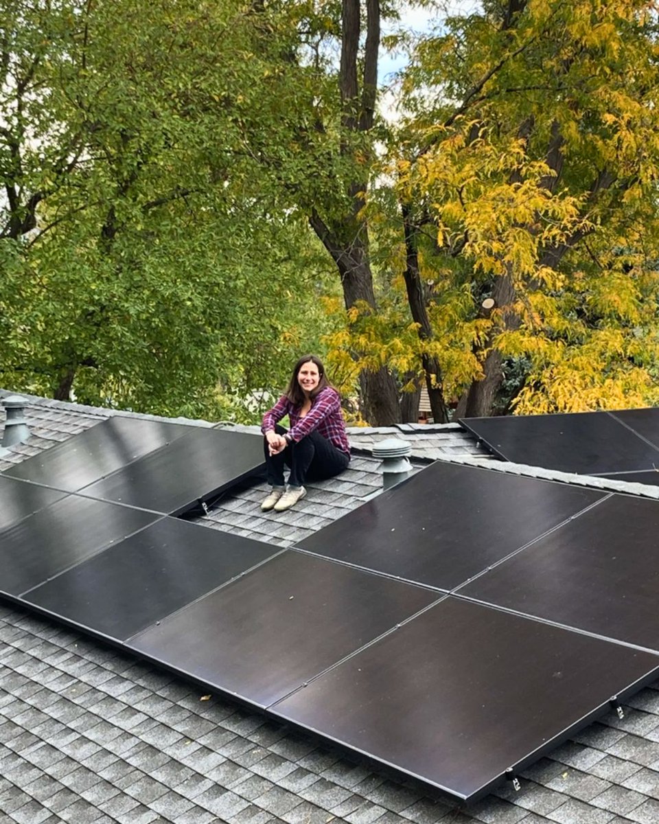 ce4aef's tweet image. “My kids came home one day and asked why we are not doing more for the climate... it was just an awesome moment to hear them say – ‘Hey we really could be doing more to make a difference.’” - Stacey Rashti, @SolarNeighbors customer
Stacey’s story ➡️ facesofcleanenergy.org/face-of-clean-…
