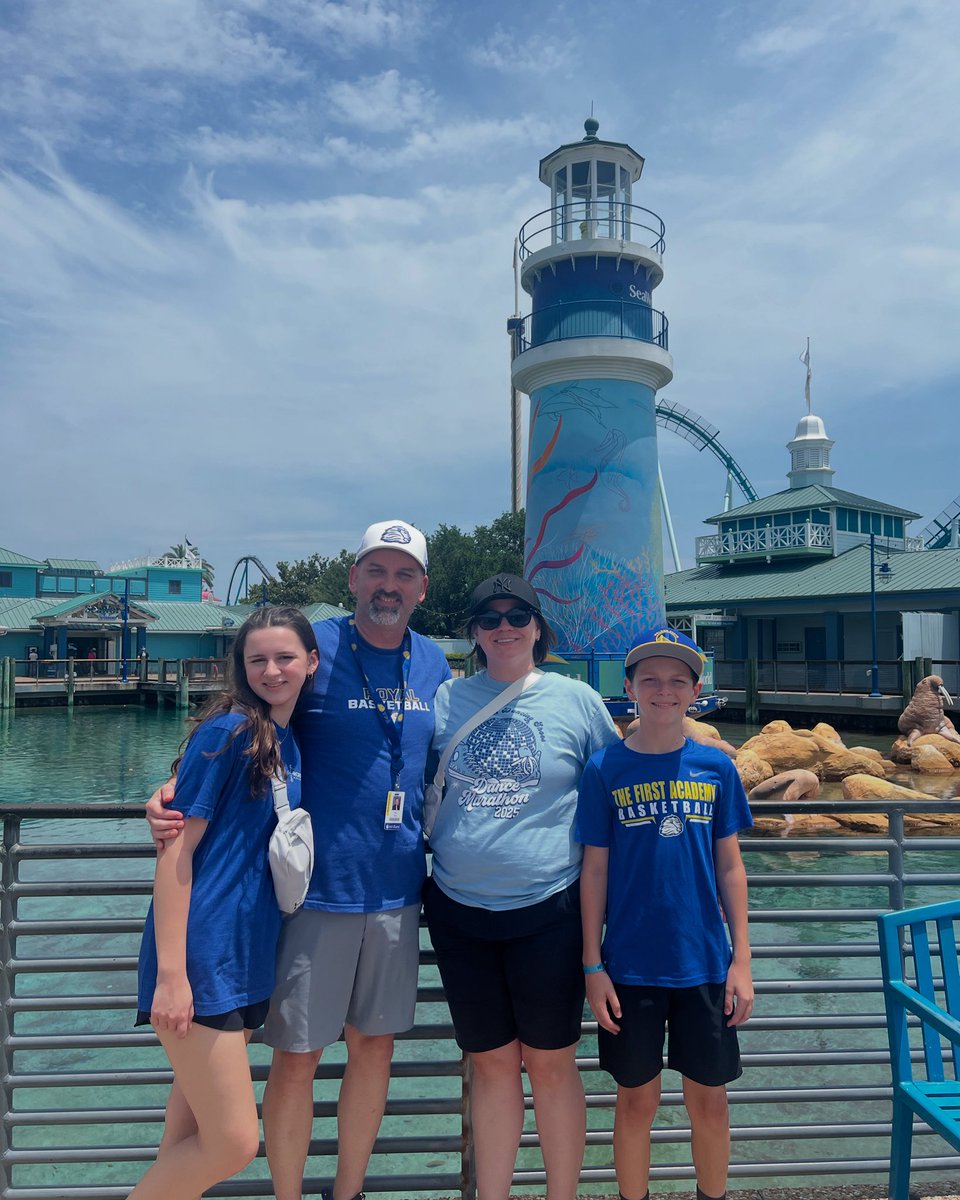 Tim_Dix's tweet photo. End of the year Middle School field trip to Sea World…And with that, the school year is over! What an awesome ride it has been! Nan and I are so proud of Emma Grace and Jacob, how they have grown and all they have accomplished. On to High School for Emma and 7th grade for Jacob. https://t.co/EfiZN0bV49