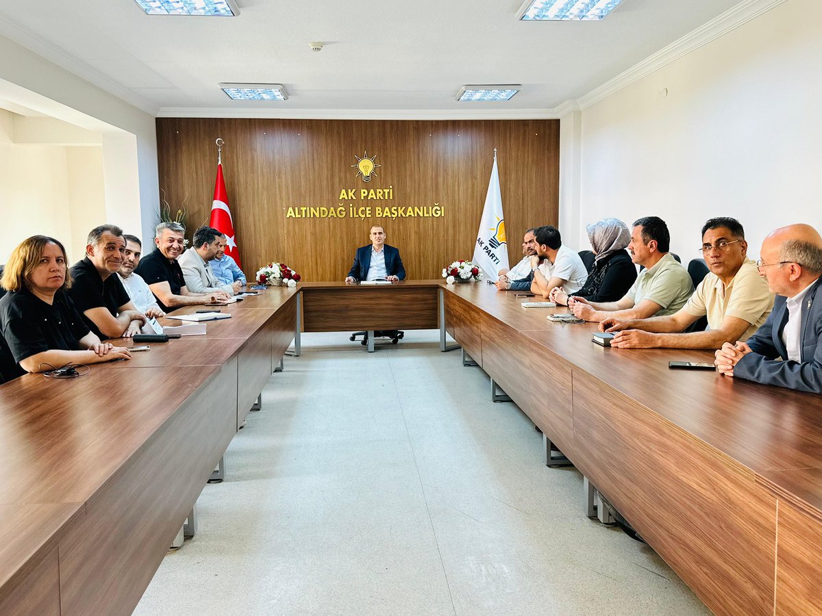 Genel faaliyetlerimizi ele aldığımız değerlendirme ve istişare toplantımızı gerçekleştirdik.. 

#KalbimizAltındağ 

<a href="/akaltindag/">AK PARTİ ALTINDAĞ</a>