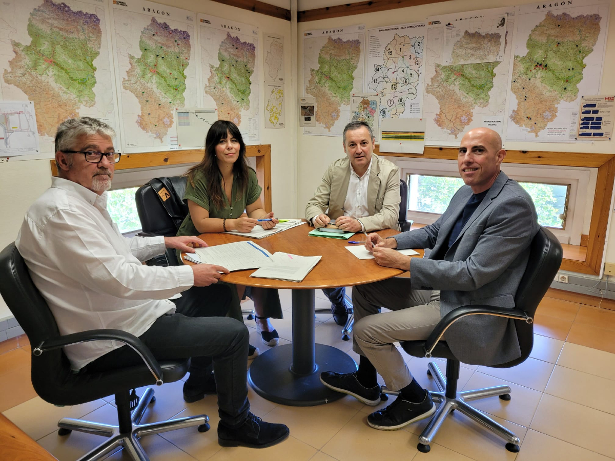 Gobierno de Aragón (@gobaragon) on Twitter photo 🚌🏥 El <a href="/GobAragon/">Gobierno de Aragón</a> y la Comarca Cuencas Mineras trabajan para mejorar el transporte a los centros de salud.
🤝 La Dirección General de Transportes se ha comprometido a estudiar el encaje de las líneas del Lote 7 del nuevo mapa concesional.
ℹ️ f.mtr.cool/vnouqktusn 🚌🏥 El <a href="/GobAragon/">Gobierno de Aragón</a> y la Comarca Cuencas Mineras trabajan para mejorar el transporte a los centros de salud.
🤝 La Dirección General de Transportes se ha comprometido a estudiar el encaje de las líneas del Lote 7 del nuevo mapa concesional.
ℹ️ f.mtr.cool/vnouqktusn