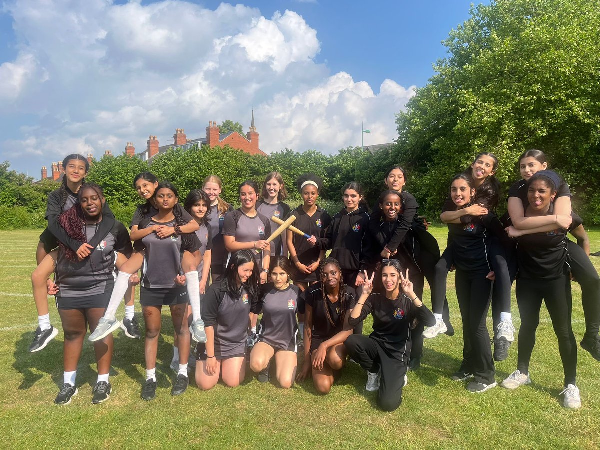 KEVIHS_PE's tweet photo. WE ❤️ ROUNDERS! Thank you to King Ed VI Fiveways who brought over their year 7,8,9A &amp; 9B teams to play our year 7-10 teams. The sportsmanship, camaraderie and enjoyment on display was great to see. https://t.co/5HvpLaZh9C