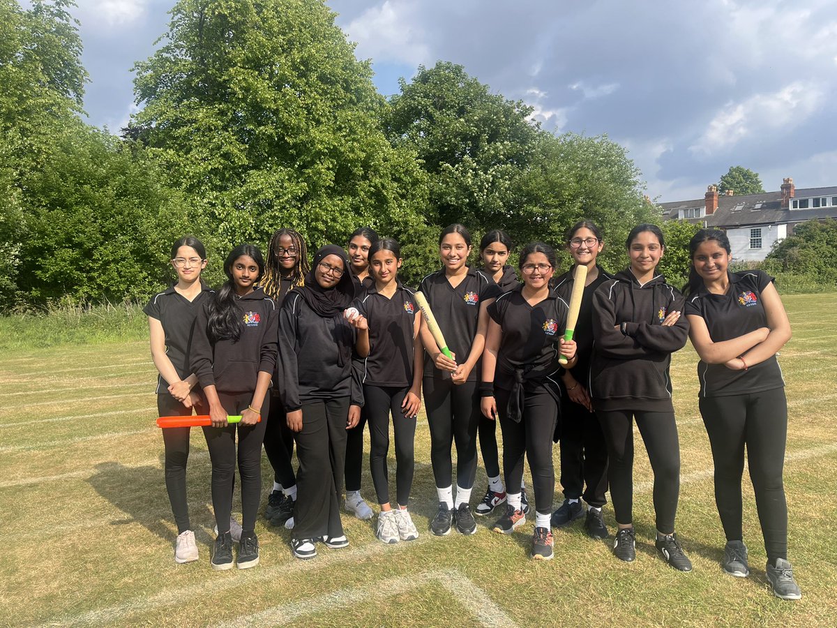 KEVIHS_PE's tweet photo. WE ❤️ ROUNDERS! Thank you to King Ed VI Fiveways who brought over their year 7,8,9A &amp; 9B teams to play our year 7-10 teams. The sportsmanship, camaraderie and enjoyment on display was great to see. https://t.co/5HvpLaZh9C