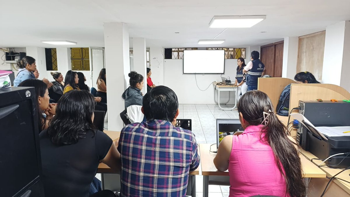 #ZamoraChinchipe | Capacitamos al personal de los puntos digitales de <a href="/Telecom_Ec/">Ministerio de Telecomunicaciones Ecuador 🇪🇨</a> en tema de manejo del sistema SIFAE y GUIA, con el objetivo de brindar un servicio oportuno a productores y comerciantes. #AgrocalidadCapacita