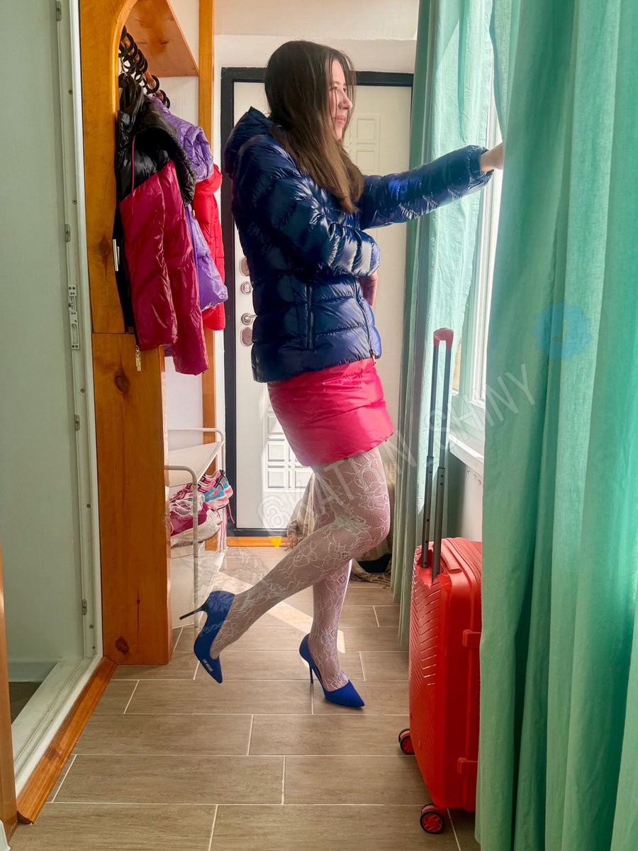 Katrin_Shiny's tweet photo. This summer heat ๐๏ธis unbearable โ๏ธCounting down the days to my trip ๐ป๐ตโโ๏ธ time to pack my bags and hit the road ๐ซ๐๐ฌ
#SummerVibes #TravelFashion #WanderlustStyle https://t.co/prkmzaq3Af