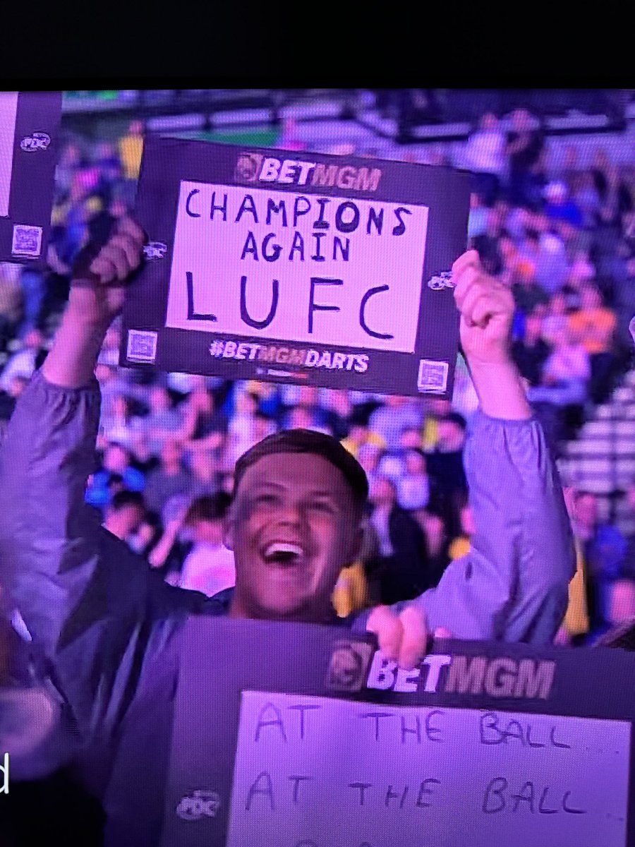 reallordgreen's tweet photo. Up the darts 

#LUFC https://t.co/6t5rAC2pXI