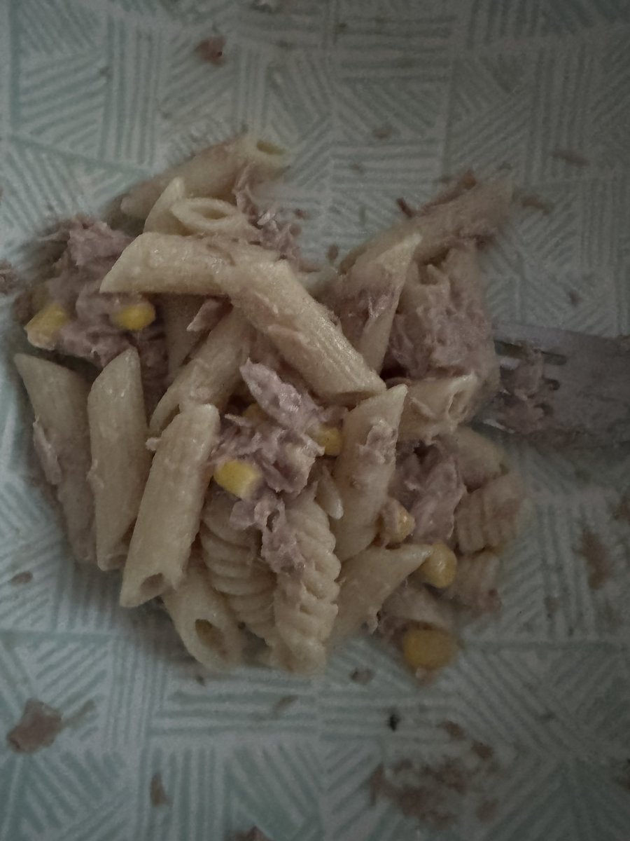 Should tuna pasta be hot or cold?