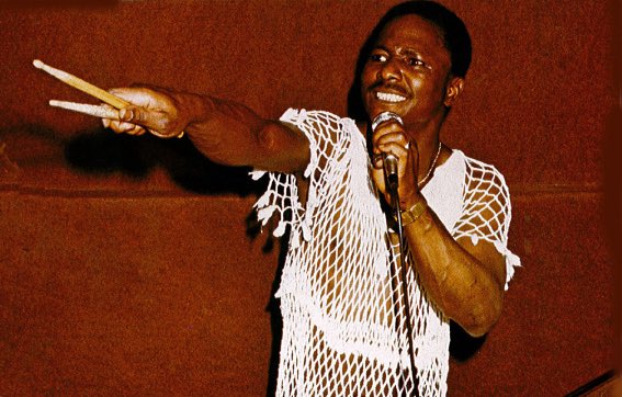 Le Gandaogo National dans sa jeunesse🤍

Feu Georges Ouédraogo, notre légende🇧🇫. 

Quel est votre titre préféré de lui? Moi c’est « Gandaogo »