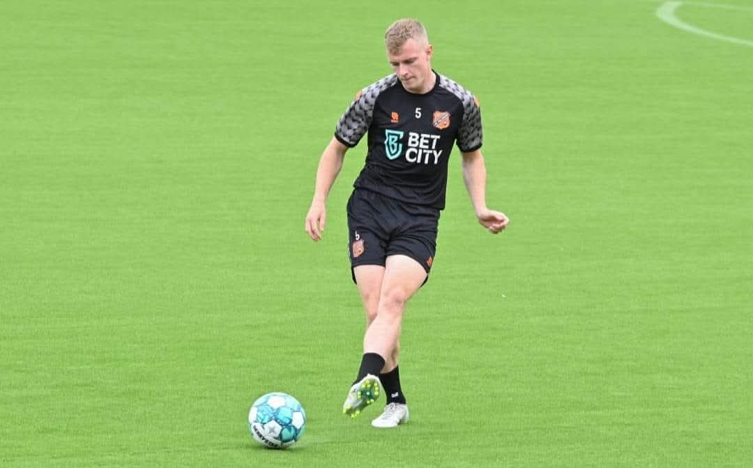 InsideVolendam's tweet photo. Maandag medische keuring Derry John Murkin bij FC Utrecht, waarna hij een meerjarig contract zal tekenen bij de club uit De Domstad #FCUtrecht #Murkin #Schalke04 #S04 https://t.co/4yytAWUqf1