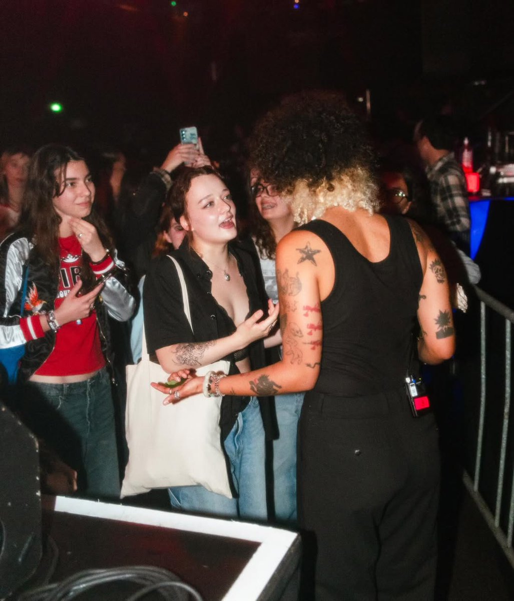 this was my first time ever ever performing in paris and ive been meaning to for such a long time, you sang with me, you showed me so much love afterwards, flowers, notes, hugs-