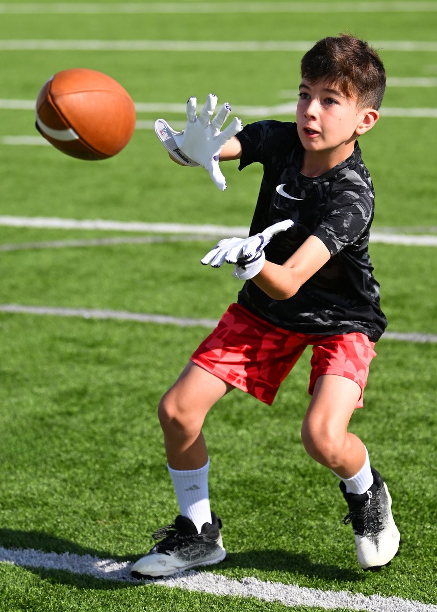 Bulldog Youth Camp is less than 3 weeks away! Be sure to get your Future Bulldog signed up for Youth Camp and/or one of our other summer camps ASAP! For more information or to register for camp, visit our Summer Camps webpage:  edmondmemorialfootball.com/summer-camps
