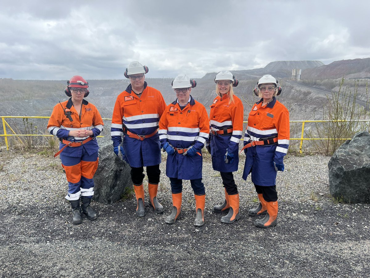 Pohjois-Suomen tournee jatkuu. Tänään vierailimme <a href="/Outokumpu/">Outokumpu</a> Kemin kaivoksella, EU:n ainoalla kromikaivoksella. Tavoitteena olla maailman ensimmäinen hiilineutraali kaivos. Siis jo tänä vuonna! 

Kiitos mielenkiintoisesta kierroksesta maan uumenissa.