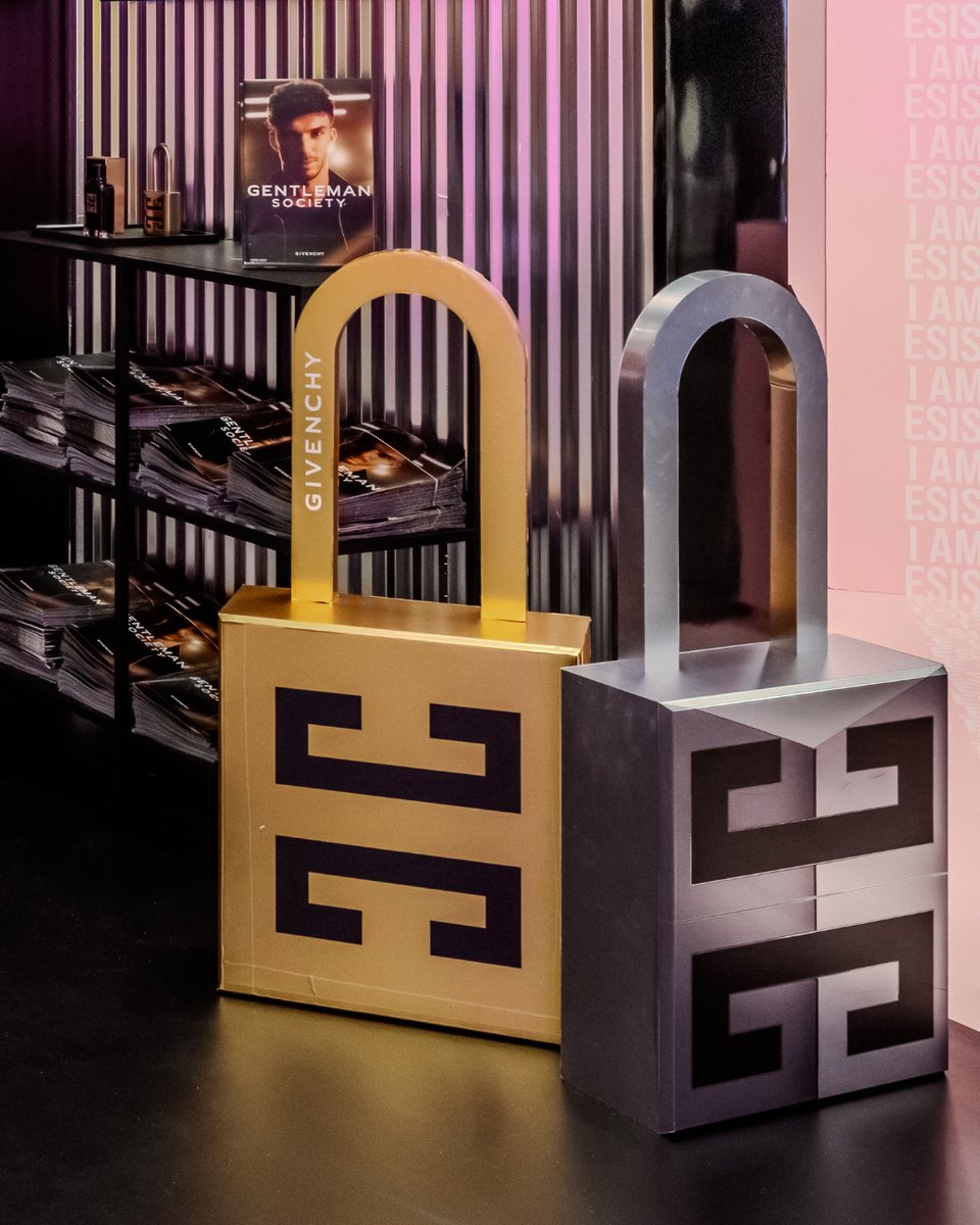 DuggalNYC's tweet photo. Experiential moments, immersive brand activations.

@givenchy 
@ultabeauty

#UltaBeautyWorld 
#LuxuryActivations 
#VisualMerchandising https://t.co/jOKyoRAm8b
