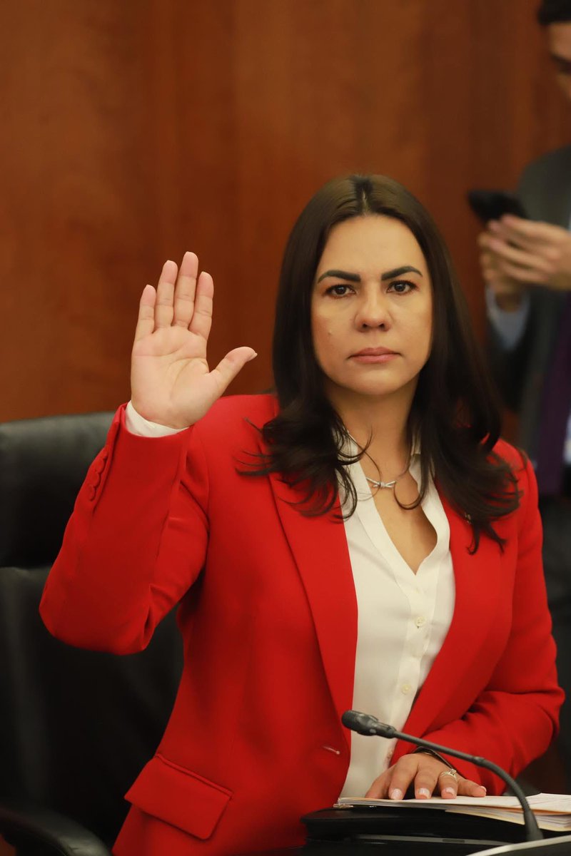 “Las balaceras y los muertos en Campeche son reales, el gobierno tiene que asumir su responsabilidad y resolver los problemas de inseguridad”

<a href="/KarlaToledoZam/">Karla Toledo Zamora</a> | Senadora #PRI