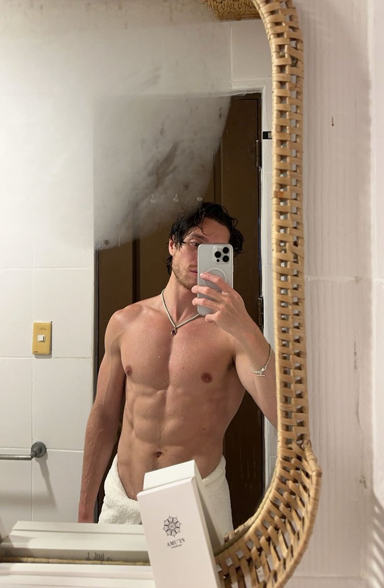 lepetitpope's tweet photo. I love cold showers https://t.co/oRe7Fcwy0e