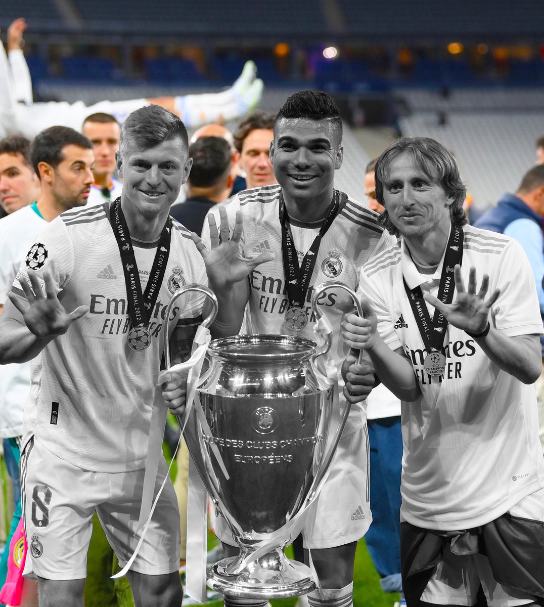 leoncitodelfut's tweet image. SE ACABÓ EL MEJOR MEDIOCAMPO DE LA HISTORIA. Y LO ES. PUNTO.

⚪️ Se va Modrić. Y con él, se apaga la última chispa de un milagro que el fútbol tardará siglos en volver a ver. Casemiro ya había partido. Kroos ya anunció su adiós. Hoy, el Real Madrid despide al único mediocampo que…