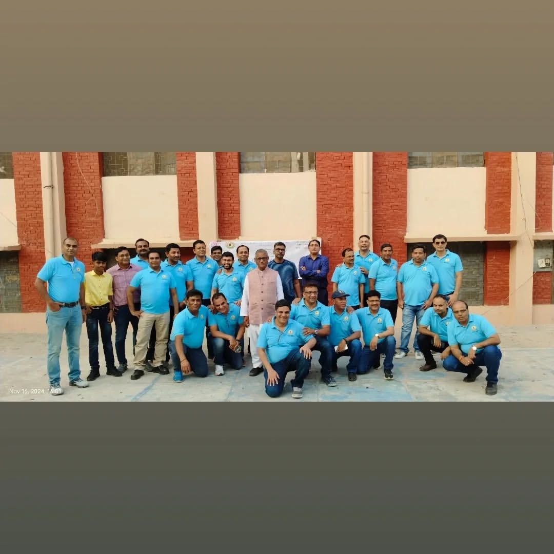 iisf_knit's tweet photo. Celebrating 25  Years of the 1999 Batch at KNIT Sultanpur!

On 16th November 2024, IISF KNIT proudly hosted the Silver Jubilee Alumini Meet for the 1999 batch at KNIT, Sultanpur.

 The event ended by heartfelt vote of thanks by our Prof Incharge IISF KNIT- Dr. Anil Singh. https://t.co/YFbGiVFrwa