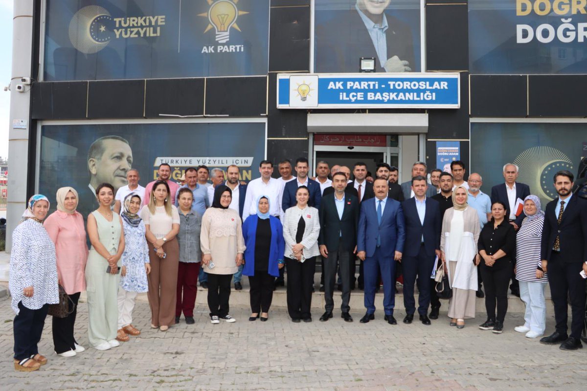 Ruken_Kilerci's tweet photo. 📍Mersin Toroslar İlçe Başkanlığı

#Mersin İl Başkanımız Adem Aldemir, İl Yönetim Kurulu Üyelerimiz ve İl Kadın Kolları Başkanımız Fatma Abacı ile birlikte #Toroslar İlçe Başkanımız Ferdi Çokkeser ve İlçe Teşkilatımızla bir araya gelerek istişare ve değerlendirmelerde toplantımızı gerçekleştirdik.

@RTErdogan @Akparti @tcbestepe @AKGMTeskilat @abuyukgumus @yahyacelik_ @akpartimersin @AdemAldemir33 @Av_Sibel33 @NureddinNebati @ALKIRATLI