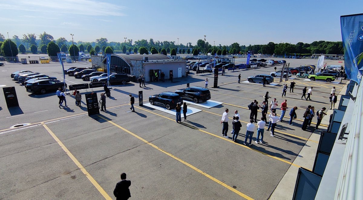 CompanyCarDrive's tweet image. Si conclude la 14^ edizione di #CompanyCarDrive, caratterizzata come sempre da #drivingexperience a bordo dei modelli delle case auto presenti, #networking con colleghi e partner e approfondimento sui temi caldi della mobilità aziendale, come #TransizioneElettrica e #AI 
1/2