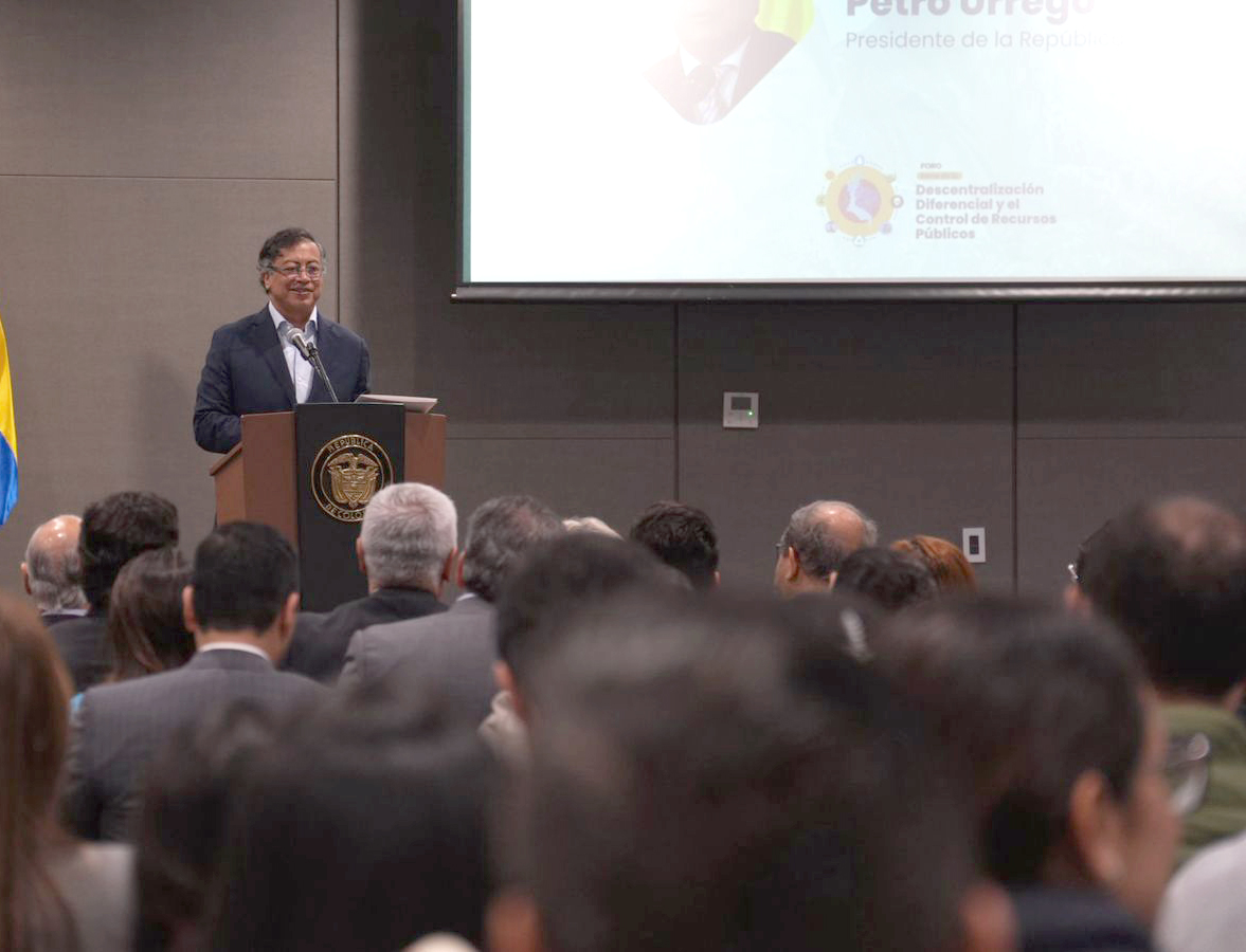 #EnEsteMomento hace su intervención, el Señor Presidente de la República; Dr. <a href="/petrogustavo/">Gustavo Petro</a>