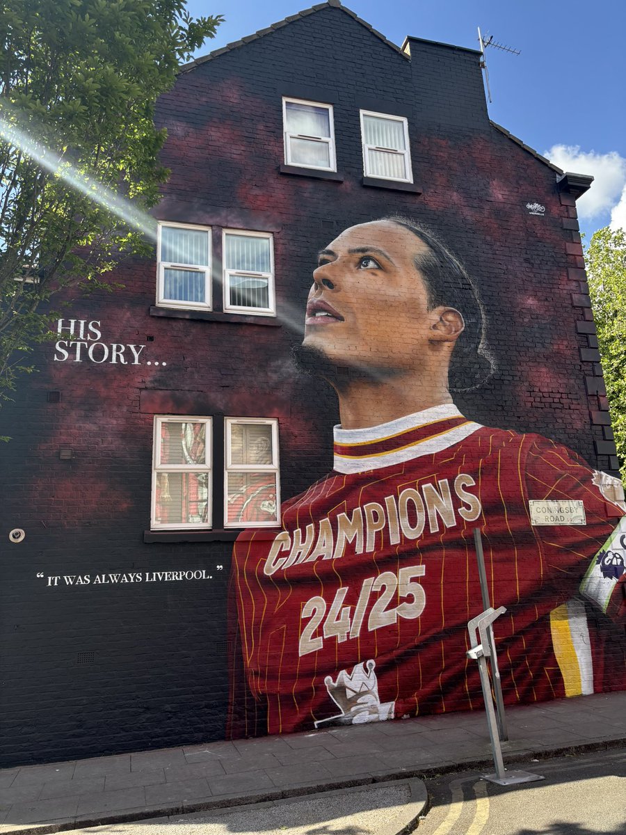 TheKopoholic's tweet photo. It’s complete and it’s beautiful ❤️

📸 @TheRedmenTV and @MurWalls https://t.co/tLsXgmHtPg