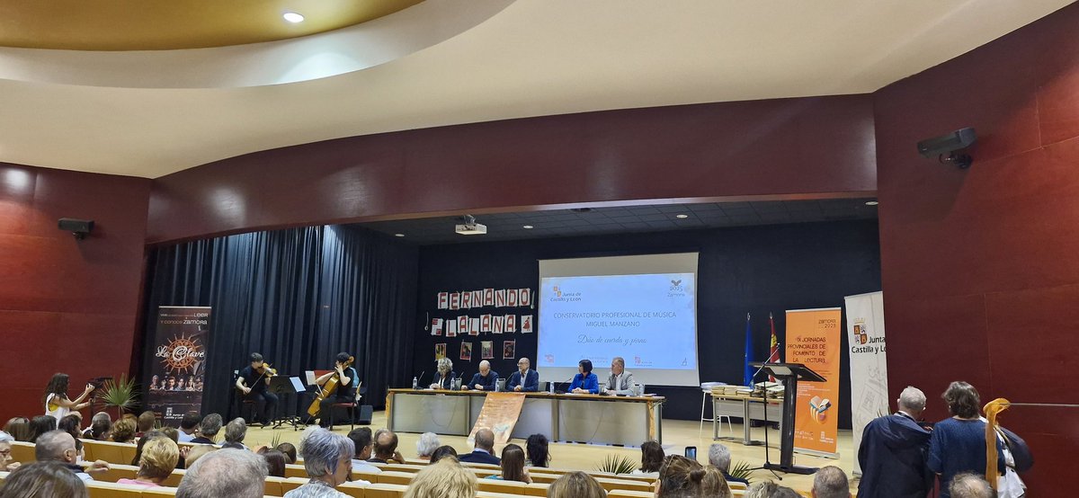Acto literario que da inicio a la celebración de las actividades de tarde del Día del Poder de la Lectura. 
#zamoralee <a href="/Hoy_Libro/">¡Hoy Libro!</a>
 <a href="/maiteroes/">Maite Rodríguez</a> <a href="/cfiezamora/">CFIE de Zamora</a> 
Muchas gracias a todos los que hacen posible esta tarde, responsables de talleres, sectores, familias, docentes y alumnos