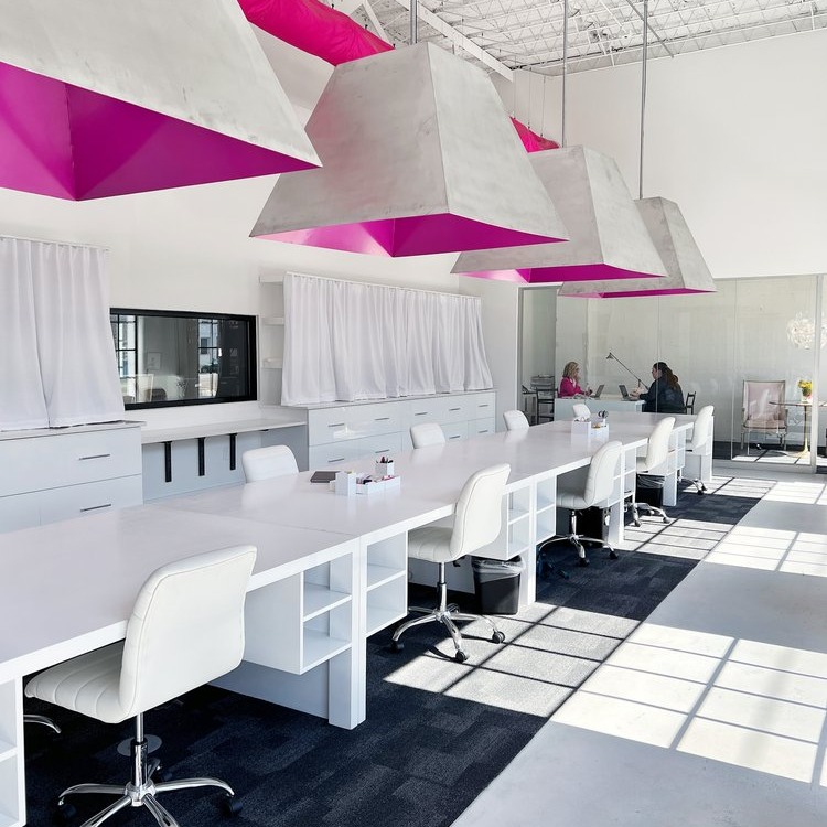 d12_consulting's tweet image. Throwback to this stunning Division 12 Consulting furniture install at Spiffy Warehouse! Sleek, modern, and built for collaboration. We can create this look for you too! 💼✨ Contact us at info@2division12.com to bring your vision to life. #DesignDoneRight #InnovativeSpaceExperts