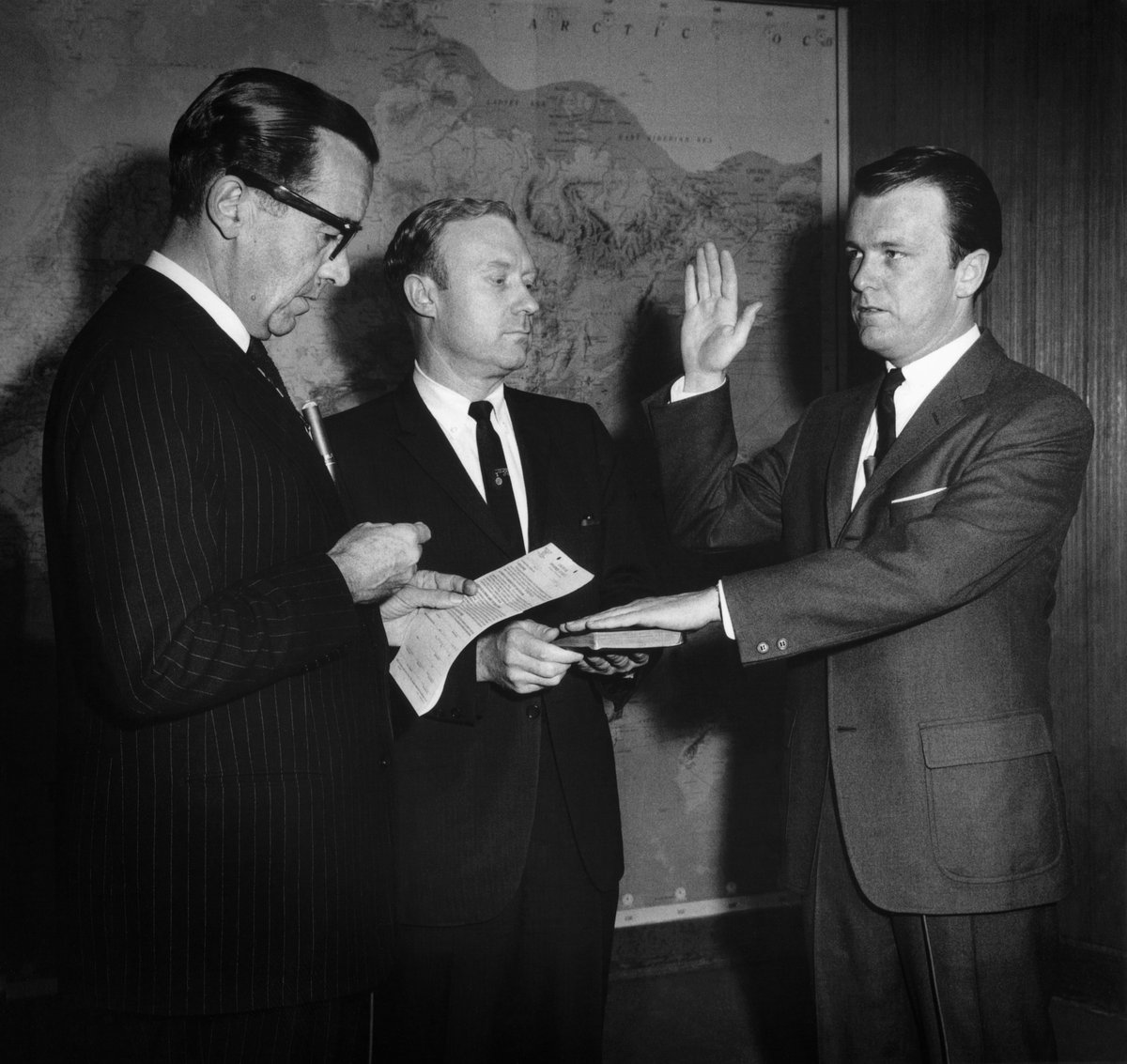 Courageous Edward R Murrow was my mentor. George Clooney's portrayal of Murrow in <a href="/goodnightbwy/">Good Night, and Good Luck</a> is timely &amp; inspiring. Bravo George! America will be able to see the show live on <a href="/CNN/">CNN</a> June 7. DON'T MISS IT!