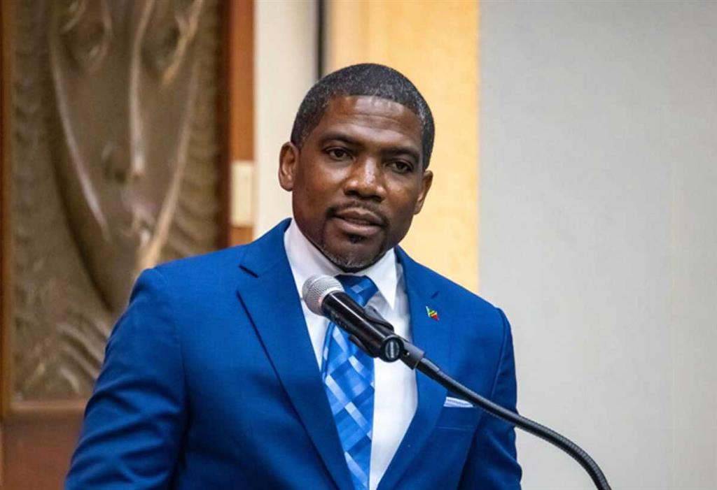 #Noticia | El primer ministro de San Cristóbal y Nieves, Terrance Drew, llegó a #Cuba para cumplimentar una visita oficial en el contexto del aniversario 30 del establecimiento de las relaciones bilaterales, informó la Cancillería.

La agenda del mandatario prevé encuentros con