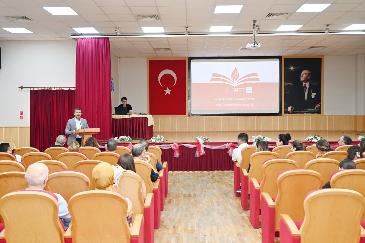 Aydin_MEM's tweet photo. ▪️“Münakaşa Değil Müzakere” projesi yıl sonu değerlendirme toplantısı ve rozet takma töreni gerçekleştirildi. 

Proje kapsamında öğrencilerimizin iletişim becerilerinin geliştirilmesi, çatışma çözme yetkinliklerinin artırılması ve müzakere kültürünün yaygınlaştırılmasına yönelik yapılan çalışmalar değerlendirildi.

Törende projeye katkı sağlayan öğrencilerimize sertifika ve rozetleri takdim edildi. 

@tcmeb @ekicis20