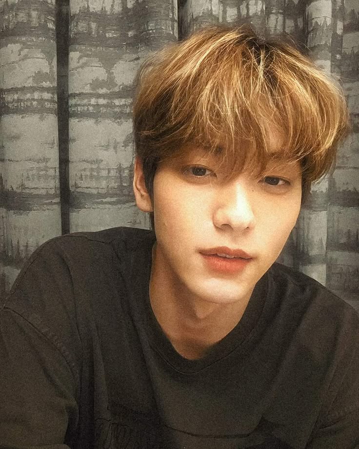 yeonbinionn's tweet photo. when you're in the best haircolor of sbn competition and your opponent is THIS https://t.co/Ke09fBO1e4