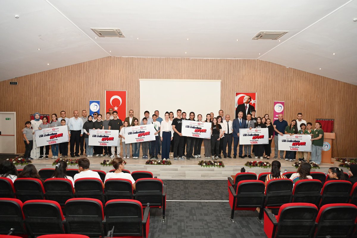 🥇"Bil Bakalım Aydın" bilgi yarışması final ve ödül töreni büyük bir coşkuyla gerçekleştirildi.

Yarışmada ilimizin tarihi, kültürü ve değerleri hakkında öğrencilerimiz bilgilerini yarıştırdı.

Finalde dereceye giren öğrencilerimize ödülleri takdim edildi. 

<a href="/tcmeb/">Millî Eğitim Bakanlığı</a> <a href="/ekicis20/">Süleyman EKİCİ</a>
