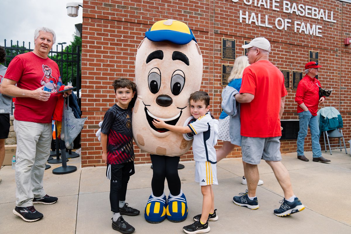 NC Peanuts tweet media