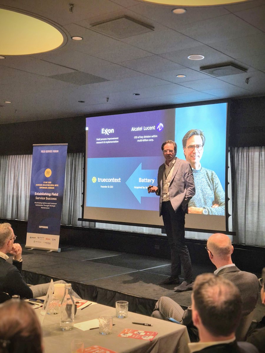 CopperbergAB's tweet image. &quot;Once it shifts from something you’re trying to do to something you’re just doing—it’s like breathing air.&quot; - Alvaro Pombo (TrueContext) on #AI adoption in #fieldservice.

His message: own the workflow, align strategy with execution, and give context to data.

#FieldServiceForum