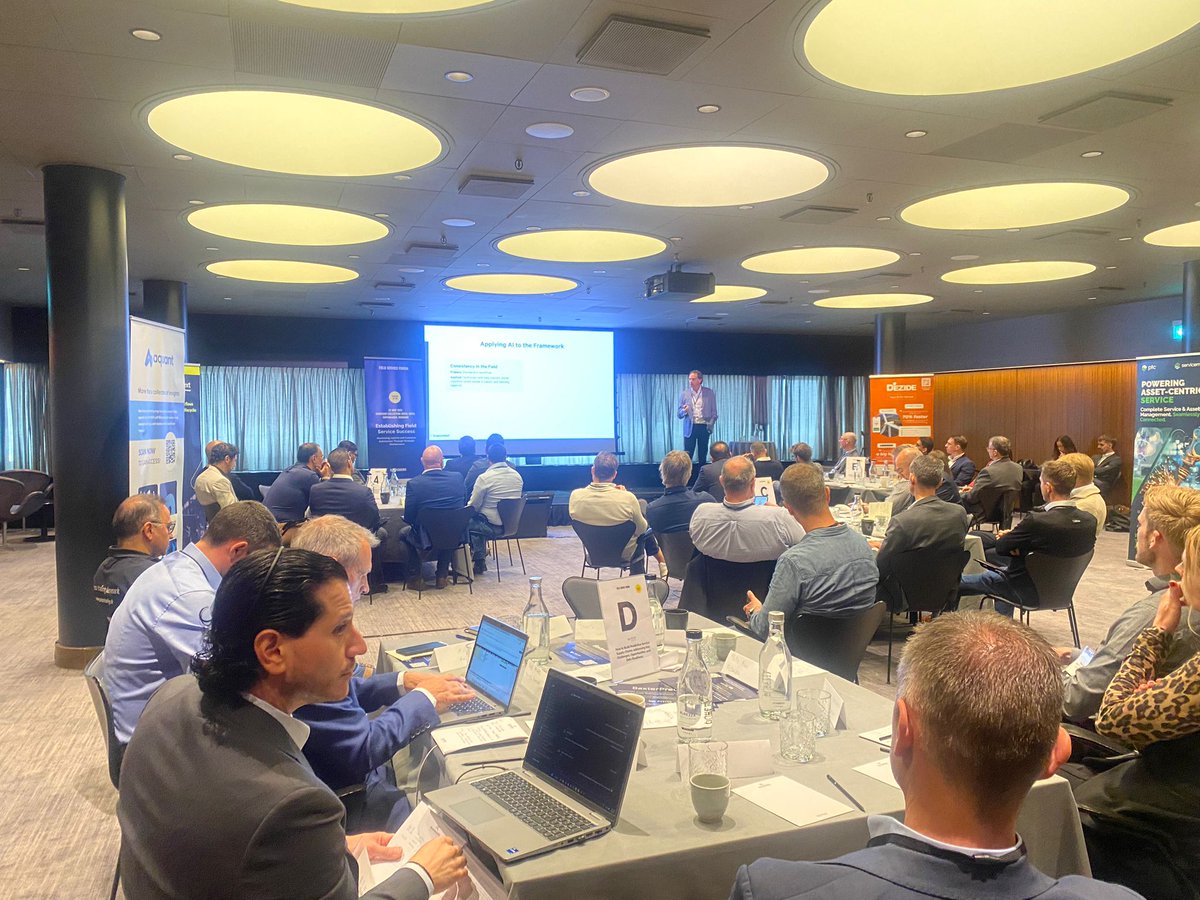 CopperbergAB's tweet image. &quot;Once it shifts from something you’re trying to do to something you’re just doing—it’s like breathing air.&quot; - Alvaro Pombo (TrueContext) on #AI adoption in #fieldservice.

His message: own the workflow, align strategy with execution, and give context to data.

#FieldServiceForum