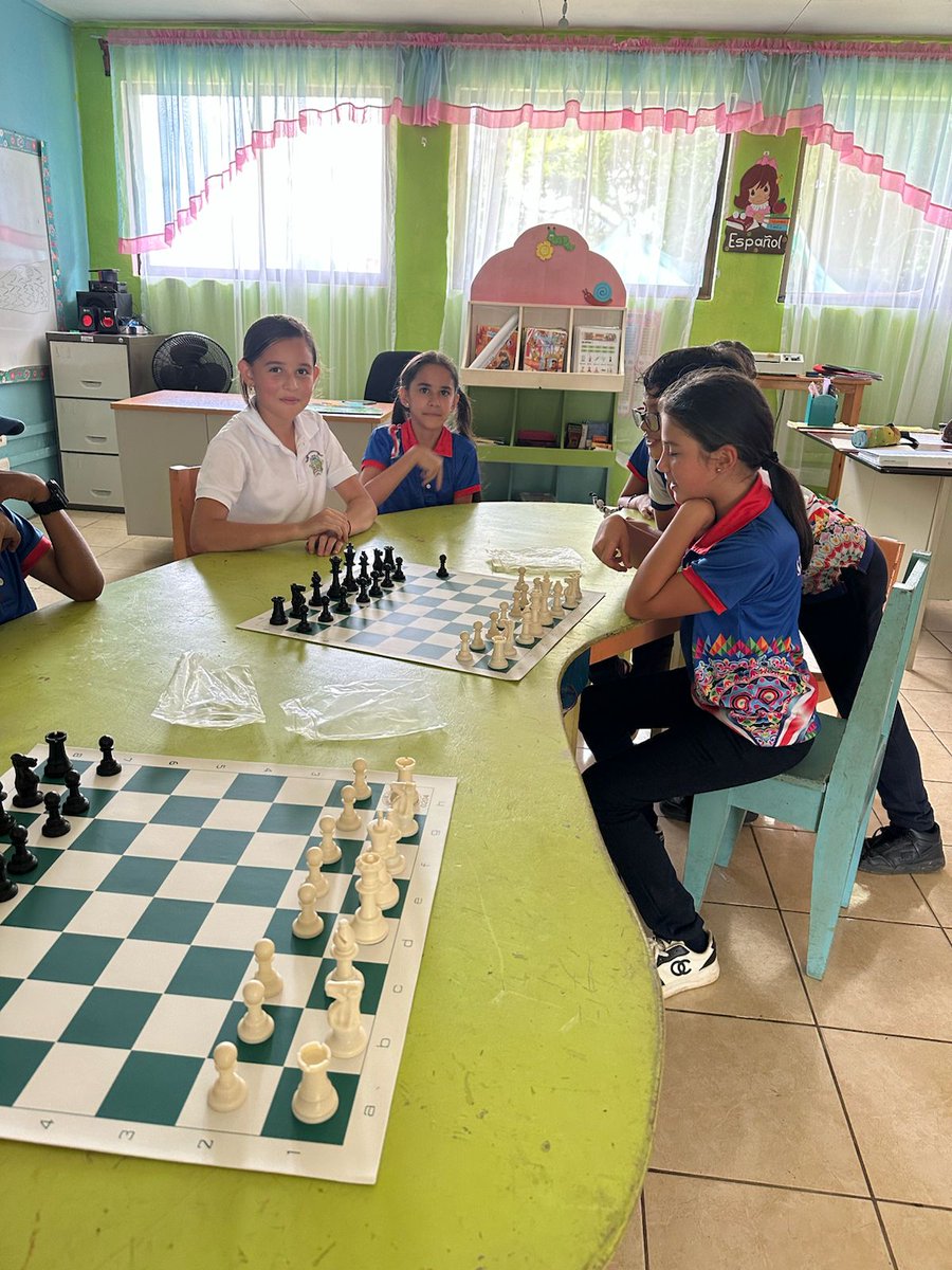 🌟 El ajedrez sigue llegando a más corazones ♟️✨
Como parte del recorrido de donación de juegos de ajedrez del programa The Gift of Chess, en colaboración con la Comisión de Educación y la Comisión de Promoción, hoy celebramos un nuevo paso en la difusión de este maravilloso