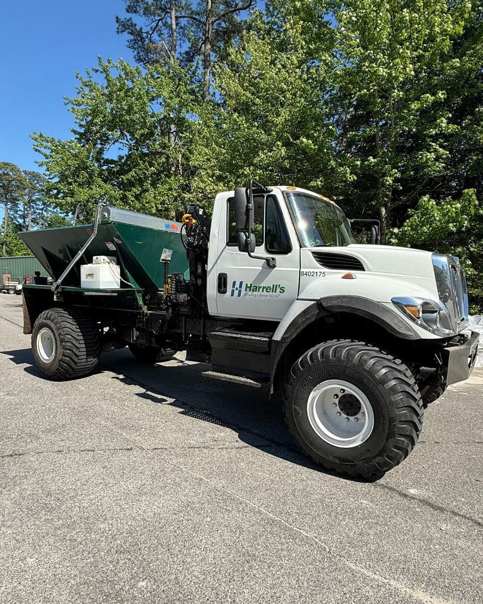 HarrellsLLC's tweet photo. Thank you to @Plisken2112 for sending us these photos pre #POLYONParty! 🥳

"Thanks to @540jimw (Harrell's territory manager) for getting this set up and Lee Griffin (Harrell's spreader driver) for the execution!"

We're proud to be your #PartnerforSuccess 🤝 https://t.co/ZJpBDwDDBS