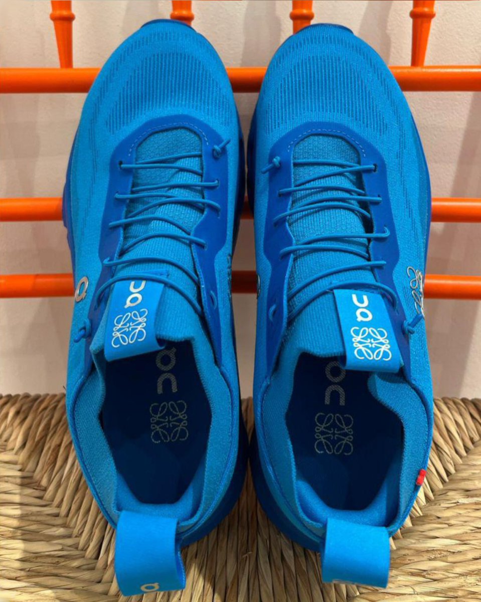 luxafriqueshop's tweet photo. Step into the future with the #Loewe x #On #Cloudventure 2.0.
Where Spanish luxury meets Swiss engineering, this sneaker redefines urban exploration.
Contact our personal shopper team if you’re interested in owning one of these iconic sneakers! https://t.co/QQmUT5ZCeq https://t.co/mW4NAlDwOd