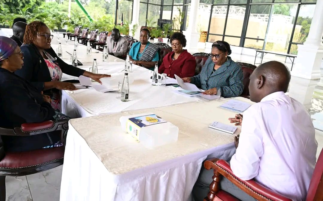 His Excellency Dr. William Samoei Ruto, The President of the Republic of Kenya and Commander-in-Chief of the Kenya Defense Forces this afternoon hosted MYWO National Chairperson Mrs. Rahab Muiu, HSC, a team of some National officials and members of staff at State House Nairobi.