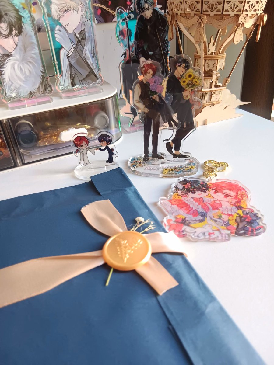 julianartsuu's tweet photo. IT'S FINALLY HOME ACK EVERYTHING IS SO GORGEOUS OMG MY EYES ARE BLESSED😭🫶CONGRATS TO EVERYONE WHO WORKED ON THIS AMAZING ZINE, REALLY HAPPY TO BE ABLE TO JOIN🤩🥂

I made the foodie sticker sheet &amp; a page illustration~🤭✨️

@chchzine #loutofcountsfamily #LCF #ChoiCale #백망되 https://t.co/15SPDd1ZpP