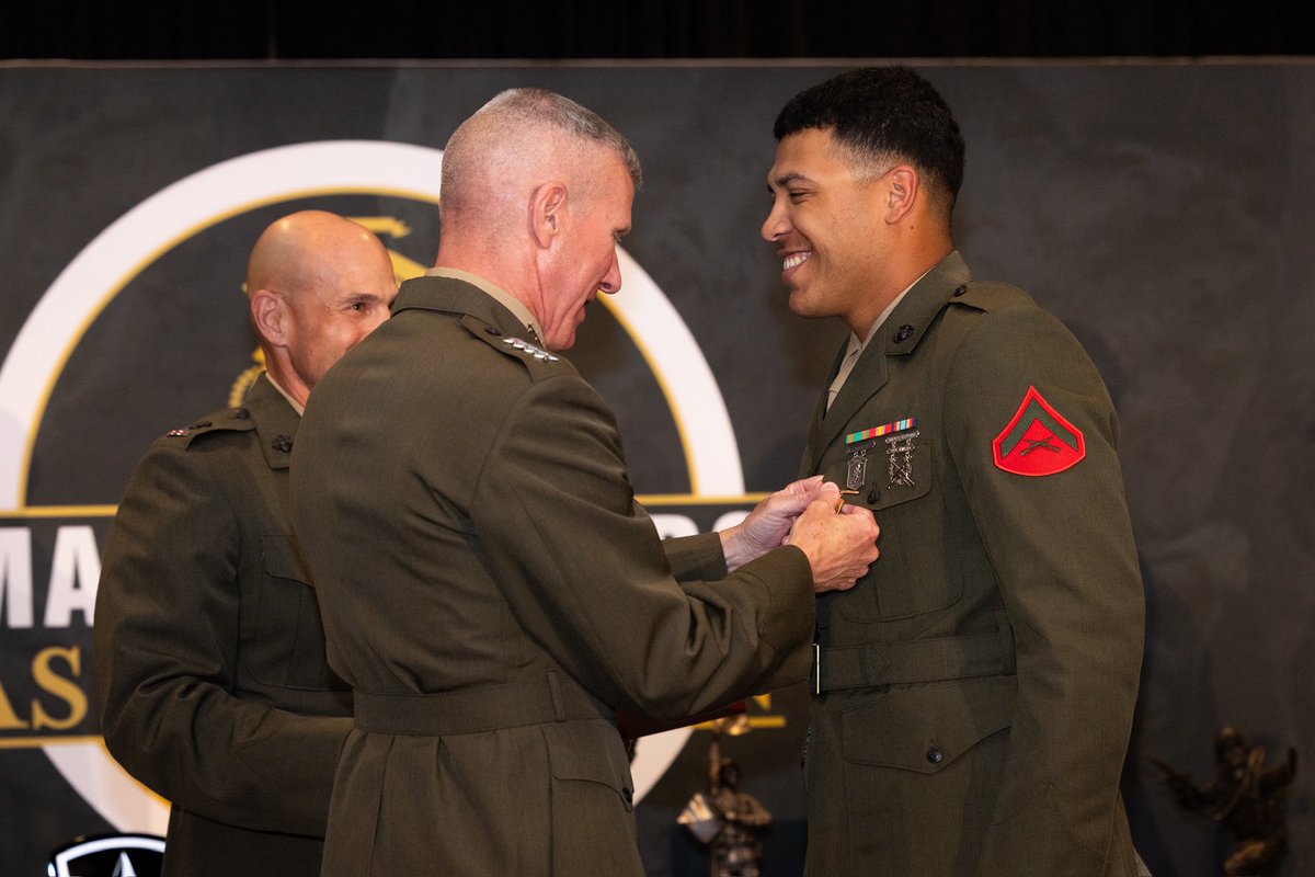 CMC_MarineCorps's tweet image. Last night, I spoke at the @MCA_Marines Ground Awards Dinner. I was honored to congratulate our 11 awardees in person. Thank you for your superior performance and leadership. My full comments are here: cmc.marines.mil/Speeches-and-T…