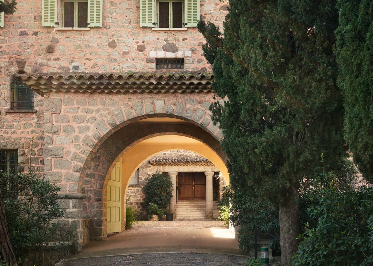 sothebysrealty's tweet photo. This is the French Riviera’s most legendary private estate – complete with a Belle Époque château, Olympic-size pool, and unmatched seclusion minutes from the sea. Extraordinary property of the day represented by Cote d'Azur Sotheby's International Realty. https://t.co/1KqpCgfObQ https://t.co/1wzMai92ch
