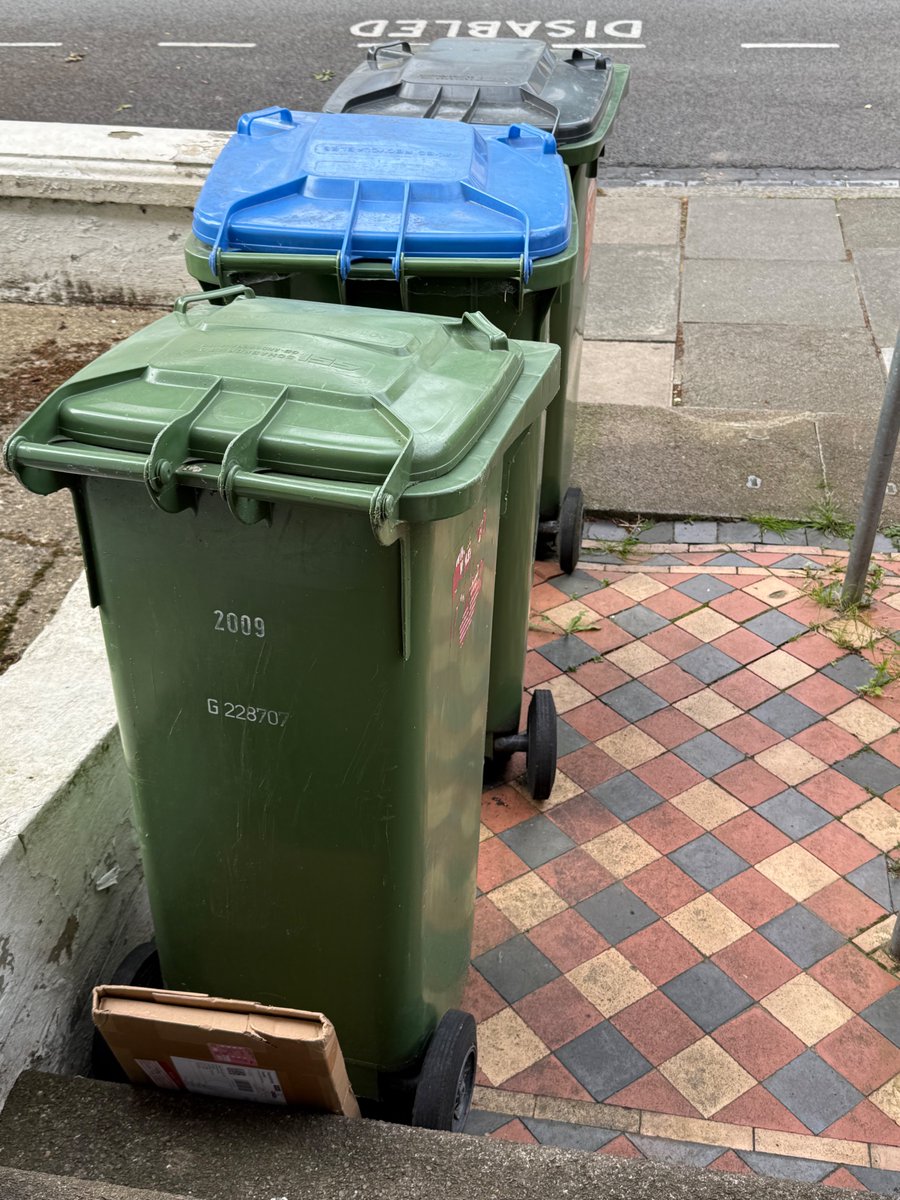 michael1952's tweet photo. @RoyalMail Came home to find an RTS International tracked  parcel by my bin w/ P739 sticker dated yesterday indicating they had tried to deliver &amp; failed ONE never rec'd  that form so no record of the failure TWO this is not tracked service I paid for want postage £10.90 refunded https://t.co/8RQmFhrmbp