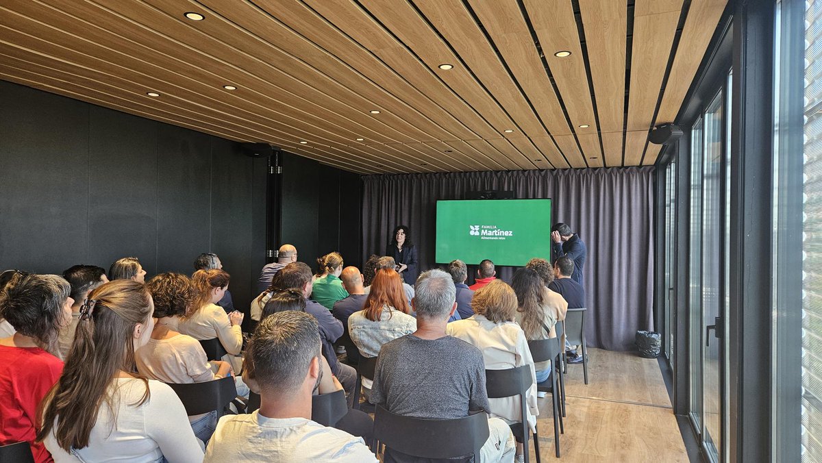 ainiatecnologia's tweet photo. Dentro del marco del programa europeo Better Training for Safer Food #BTSF, hemos tenido el privilegio de acompañar a inspectores de Sanidad de distintos países de la UE en su visita a las instalaciones de @Mercavalencia1
Una oportunidad única para mostrar, de la mano de entidades referentes, cómo se aplican los más altos estándares de higiene y control en el sector cárnico.
Desde @ainiatecnologia , nuestras compañeras Carmen Serrano y Pamela Riveros están liderando esta segunda fase formativa sobre higiene alimentaria y control de carnes.
Agradecemos especialmente a @Mercavalencia1 por abrir sus puertas y compartir su conocimiento.
Y también hoy ha sido la visita a Familia Martínez , con la participación de PhD, Maria Cardona Morales.
#BTSF #FoodSafety #InnovaciónConPropósito #SeguridadAlimentaria