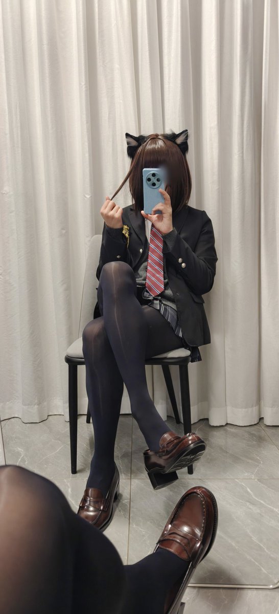 腿子一翘可就要进入我的舒适区咯~
#JK制服 #黑丝