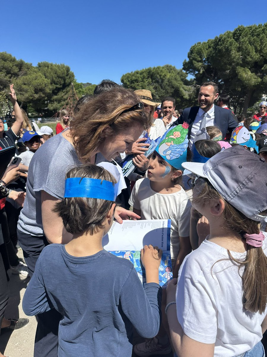 Natacha Chicot (@natachachicot) on Twitter photo Record mondial du plus grand atelier de poésie battu par nos élèves <a href="/VilledeNice/">Ville de Nice</a> en présence du Maire de Nice <a href="/cestrosi/">Christian Estrosi</a> et <a href="/maudfontenoy/">Maud Fontenoy</a> : un océan de mots, des mots d’enfants pour nous rappeler l’urgence d’agir. #EnRoutePourlUNOC #UNOC3 #WeAreTheOcean Record mondial du plus grand atelier de poésie battu par nos élèves <a href="/VilledeNice/">Ville de Nice</a> en présence du Maire de Nice <a href="/cestrosi/">Christian Estrosi</a> et <a href="/maudfontenoy/">Maud Fontenoy</a> : un océan de mots, des mots d’enfants pour nous rappeler l’urgence d’agir. #EnRoutePourlUNOC #UNOC3 #WeAreTheOcean