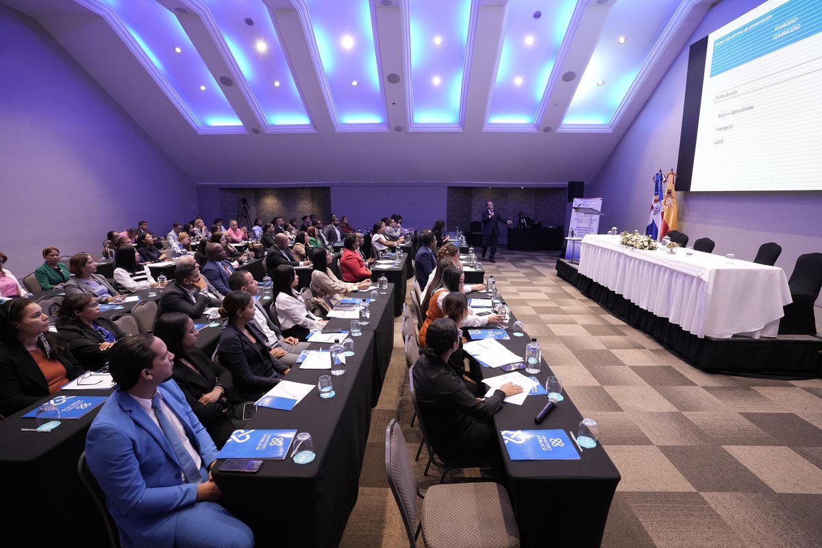 Procuraduría General de la República (@procuraduriard) on Twitter photo El procurador adjunto Wilson Camacho, titular de la Dirección de Persecución del MP y Manuel Alba Canó, coordinador general de <a href="/AECIDRD/">AECID Rep. Dom.</a>, encabezaron la apertura de este segundo taller dirigido a fiscales asignados a las Unidades de Violencia de Género y el dpto. de homicidio. El procurador adjunto Wilson Camacho, titular de la Dirección de Persecución del MP y Manuel Alba Canó, coordinador general de <a href="/AECIDRD/">AECID Rep. Dom.</a>, encabezaron la apertura de este segundo taller dirigido a fiscales asignados a las Unidades de Violencia de Género y el dpto. de homicidio.