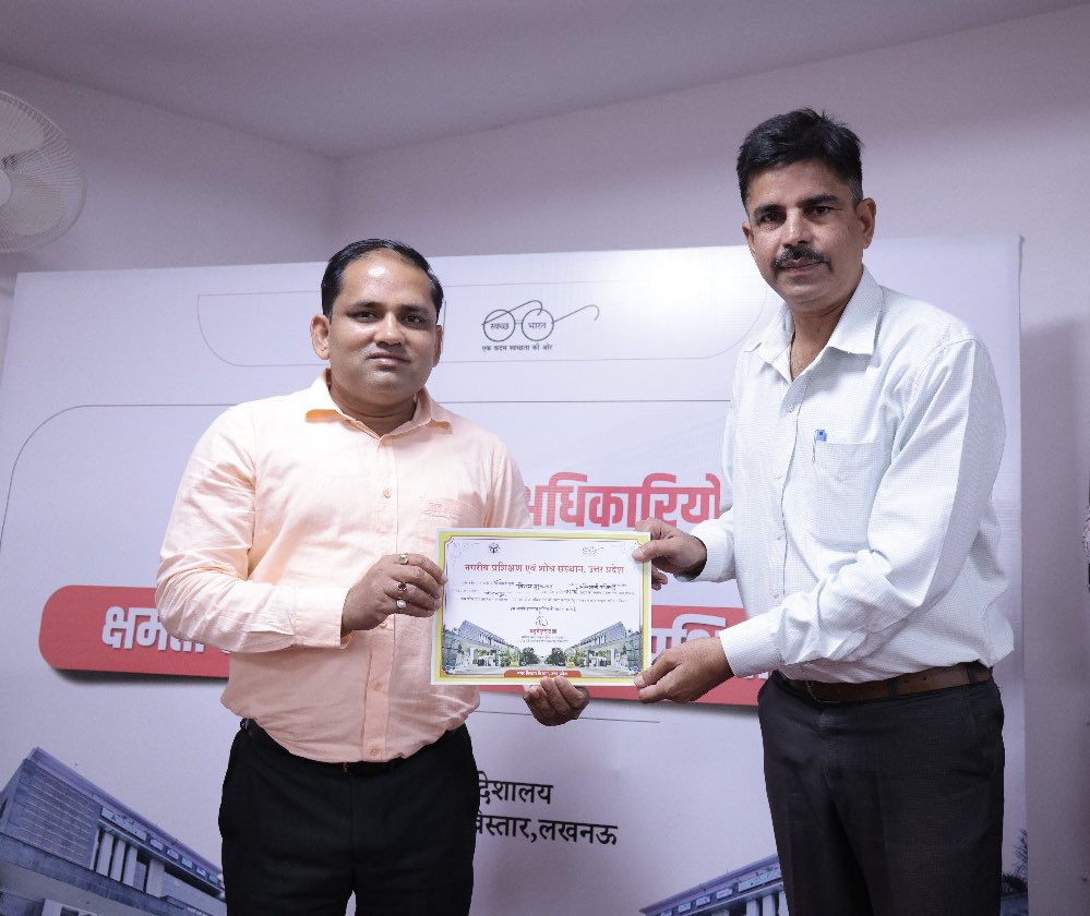 SBM_UP's tweet photo. Secretary, Urban Development Department, Mr. Anuj Kumar Jha (IAS) addressed and awarded training certificates to participants of Aligarh Division officials during the 2-day Capacity Building training at UTRI.
#SwachhUP #UrbanTraining
@UPGovt @NagarVikas_UP @SwachhBharatGov https://t.co/d6kL8W6ipy